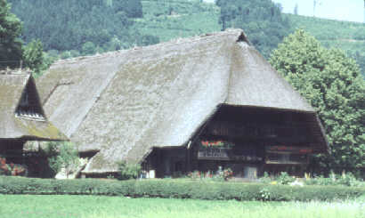 Eines von mehreren Schwarzwaldhäusern im Freilichtmuseum Vogtsbauernhof bei Gutach im Schwarzwald